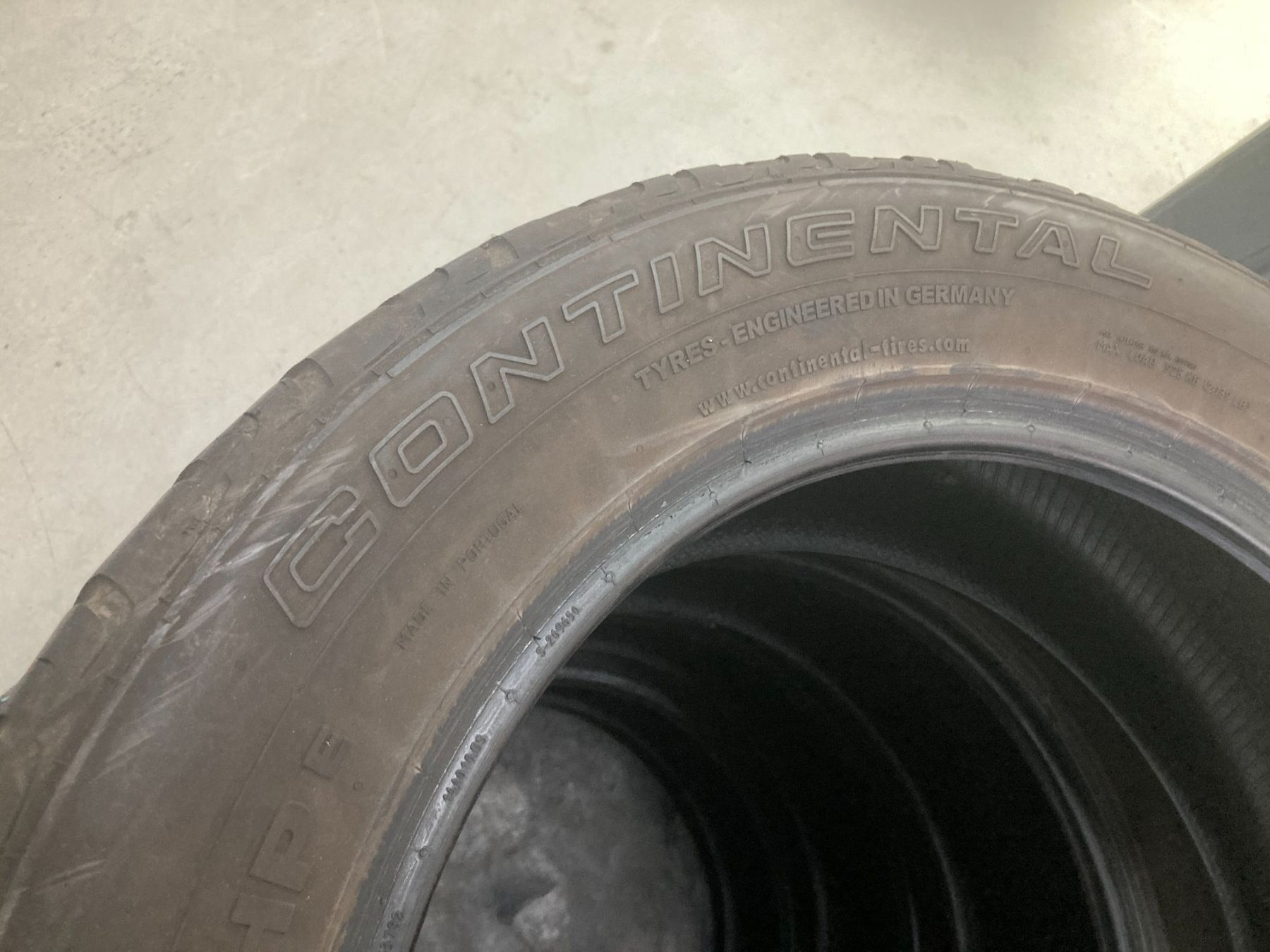 Continental Pneus & Kompletträder: 235/55R19 Sommerpneu Continental – Gebraucht aus Cham von WB2223 2