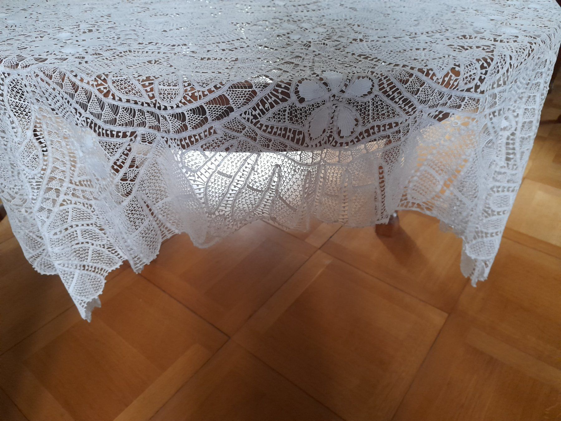 Coperte: ANTIKE GROSSE SPITZENTISCHDECKE, HANDARBEIT  250x170 – Nuovo (secondo la descrizione) da Lenzburg venduto da mayfair02 4