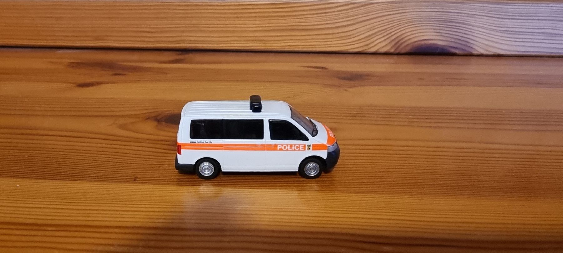Rietze Modellini d'auto: Rietze VW Bus T5 Polizei Bern 1:87 – Nuovo (secondo la descrizione) da Bettlach venduto da United83 2