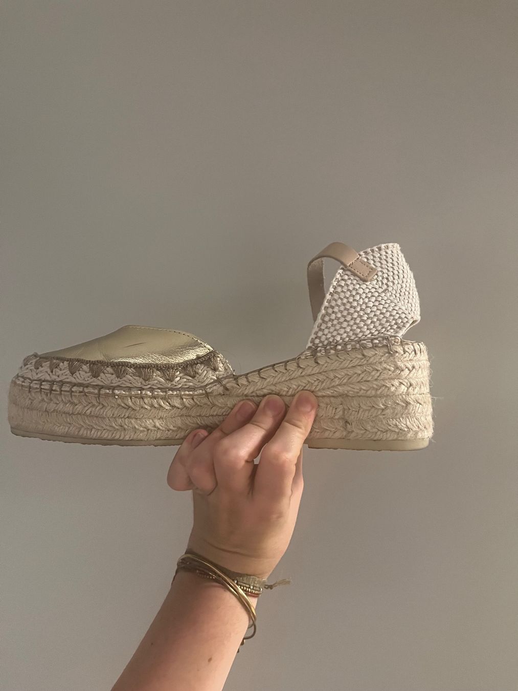 Scarpe da donna: Fabiolas Metallic Leather Espadrille With Wedge Heel – Nuovo (secondo la descrizione) da Sorengo venduto da cle_p7z5 4