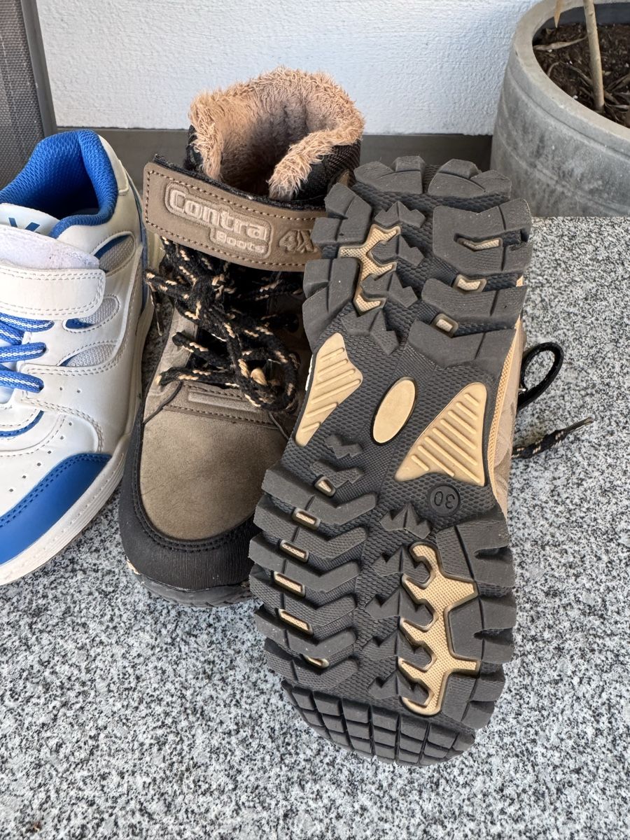 Schuhe für Jungen: Kinder Schuhe, Gr.30, Winterboots und Turnschuhe – Gebraucht aus Oftringen von Makeq 4