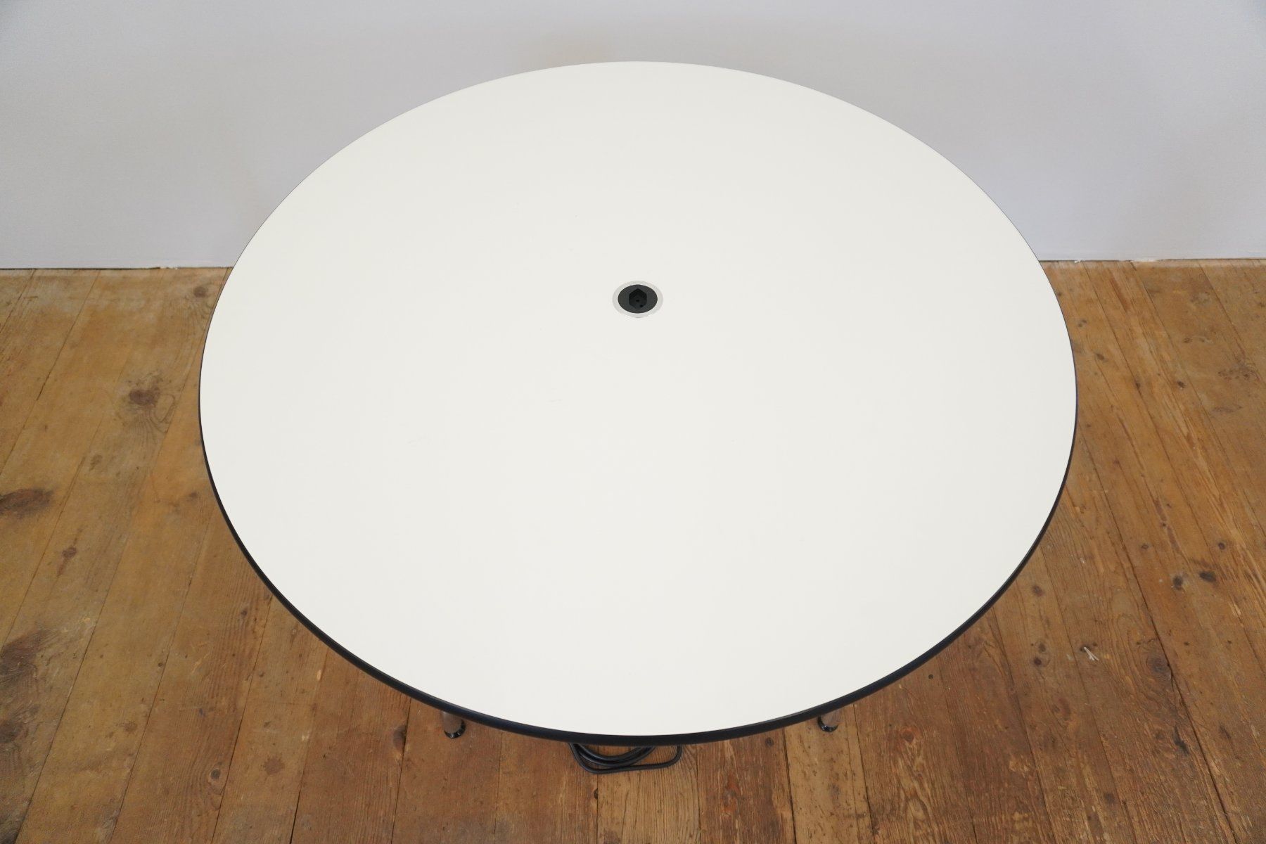 Vitra Tables: Vitra Segmented Table 110cm weiss – D'occasion à Bad Zurzach par QLASSIQ 3