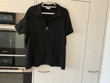 Schwarzes Sommer Tshirt mit Reissverschluss, Grösse 42/44