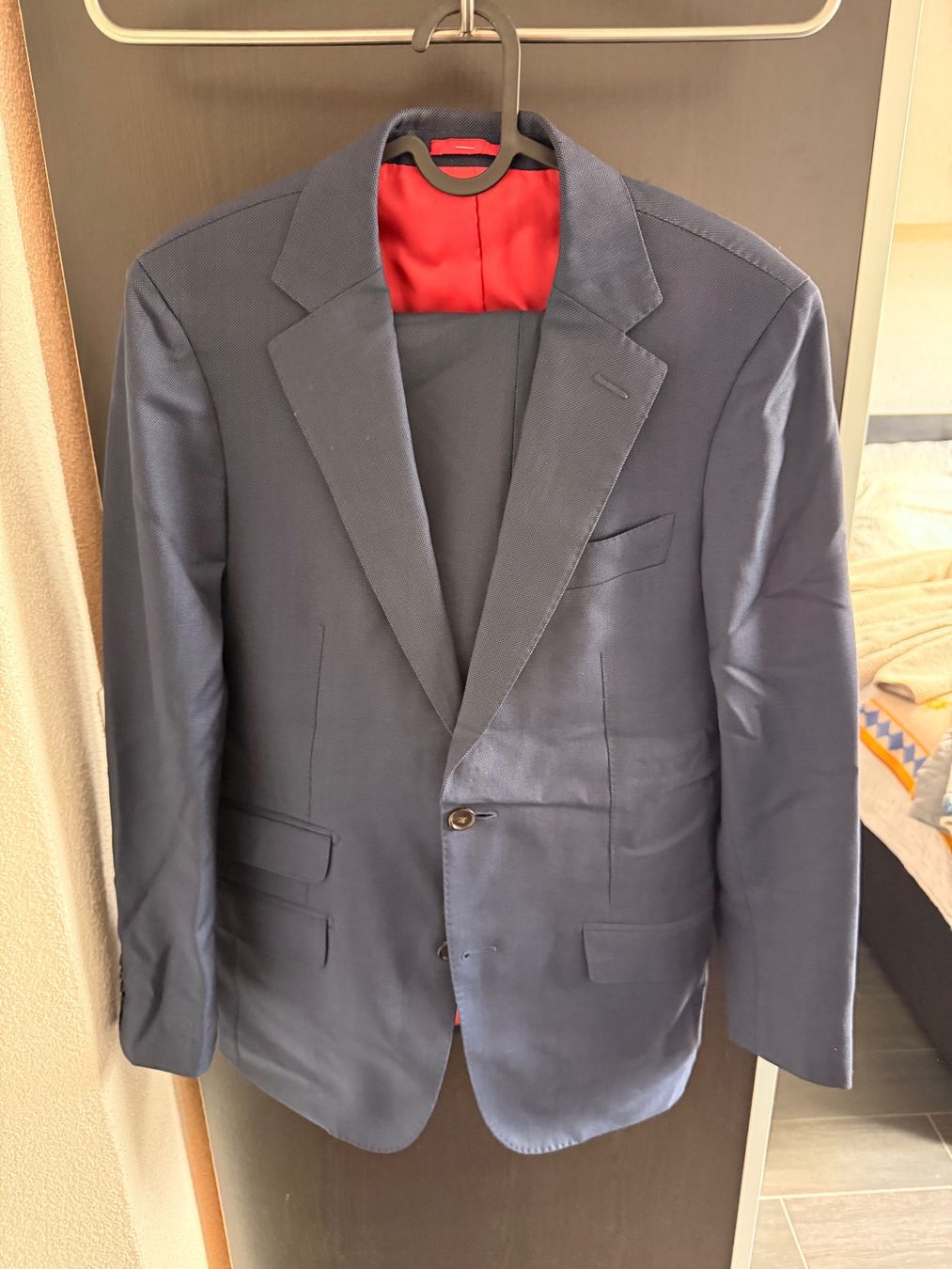 Suitsupply Completi: Suitsupply Navy Suit (Blazer + Pants) – Usato da Zürich venduto da mar_6ltw