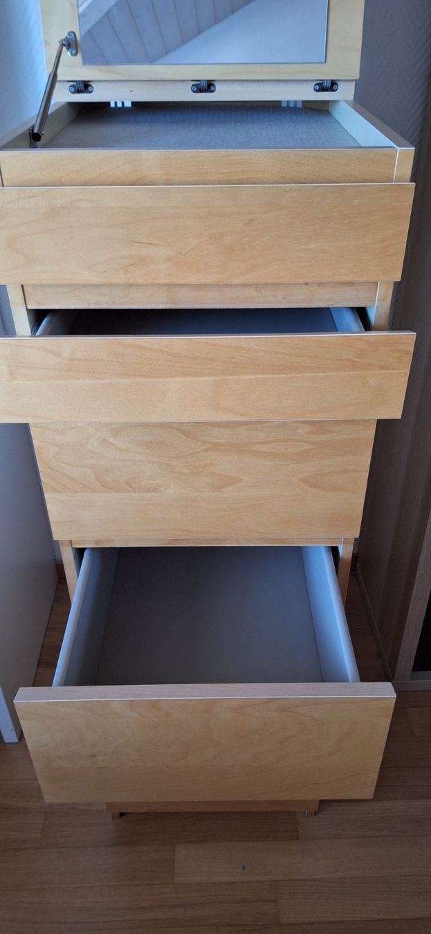 Ikea Cassettiere: Malm, commode 6 tiroir et miroir, Ikea – Usato da Lussery-Villars venduto da pousinete02 2