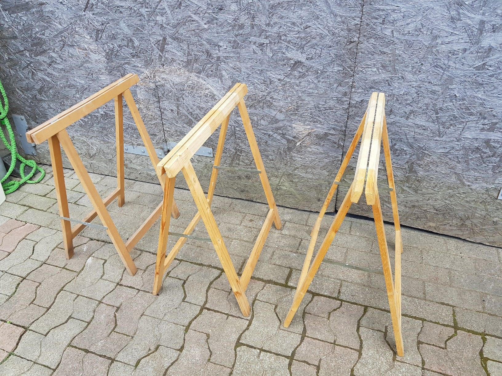 Altro in Utensili da giardino: 3 Stk. Holz-Bock / Sägebock, stabil, Top Zustand!! – Usato da Brunnadern venduto da p..... 2