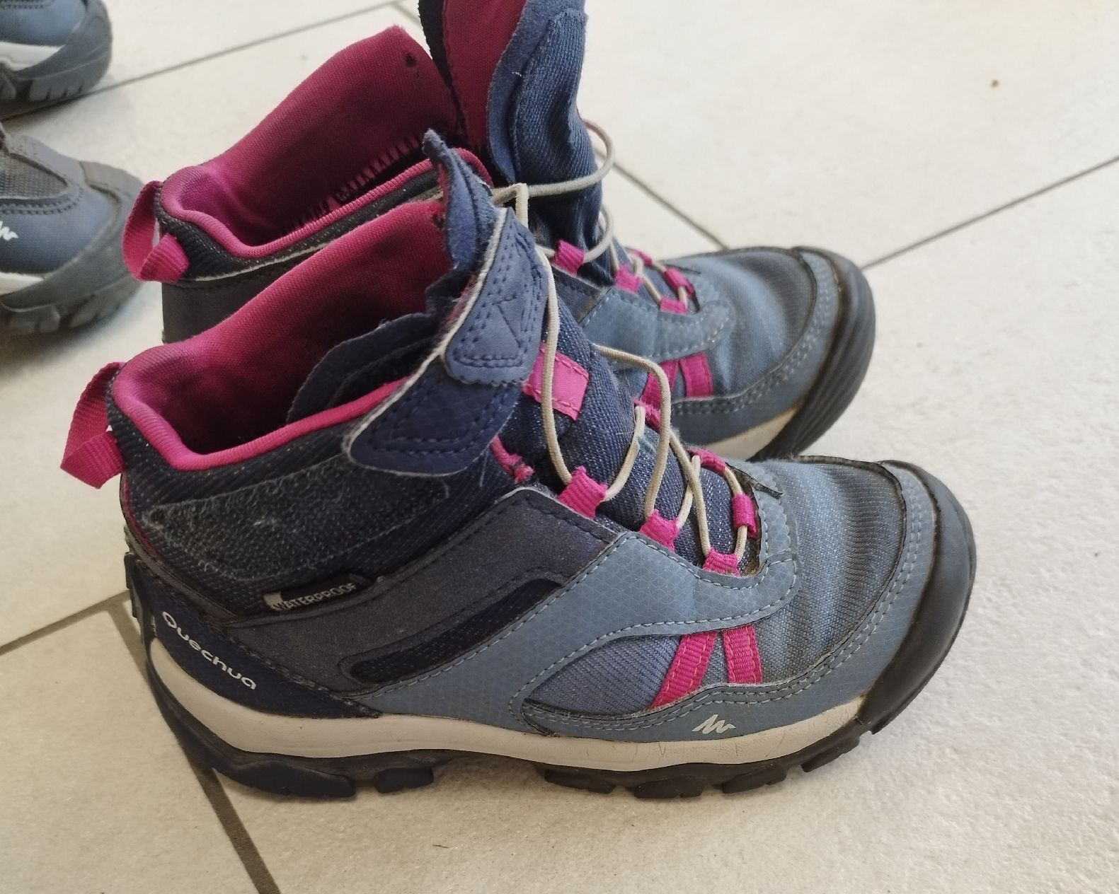 Decathlon Scarpe da uomo: chaussures de randonnées Quechua  taille 29 – Usato da Oberburg venduto da Ines2019 1