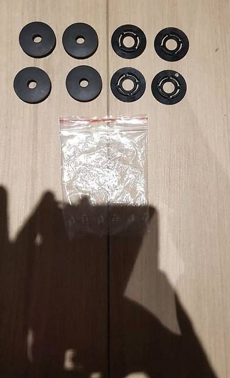 Tappeti & Tappetini: Fussmatten-Befestigungen – Usato da Luzern venduto da jef_k9fb