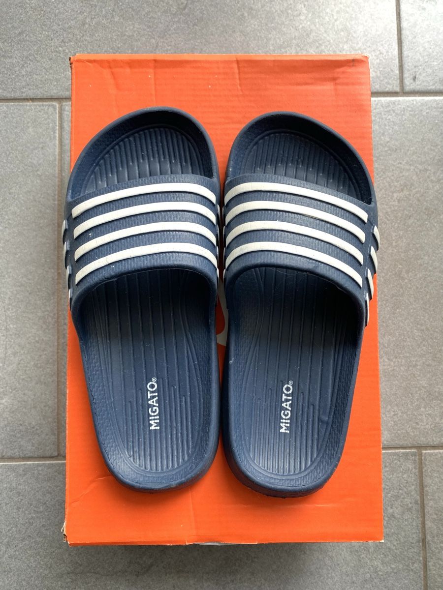 Scarpe per ragazzi: Kinder Flinken/Badeschuhe Gr. 33 – Usato da Bauma venduto da Angel1011