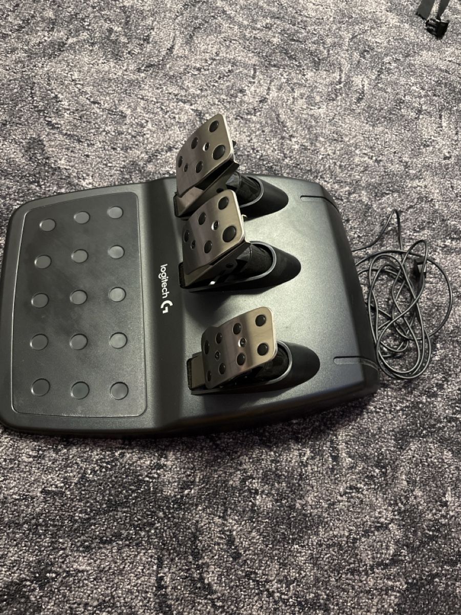 Logitech Konsolen: Gaming Lenkrad mit Pedale von Logitech G29 – Neu (gemäss Beschreibung) aus Goldau von muh_kn6c 1