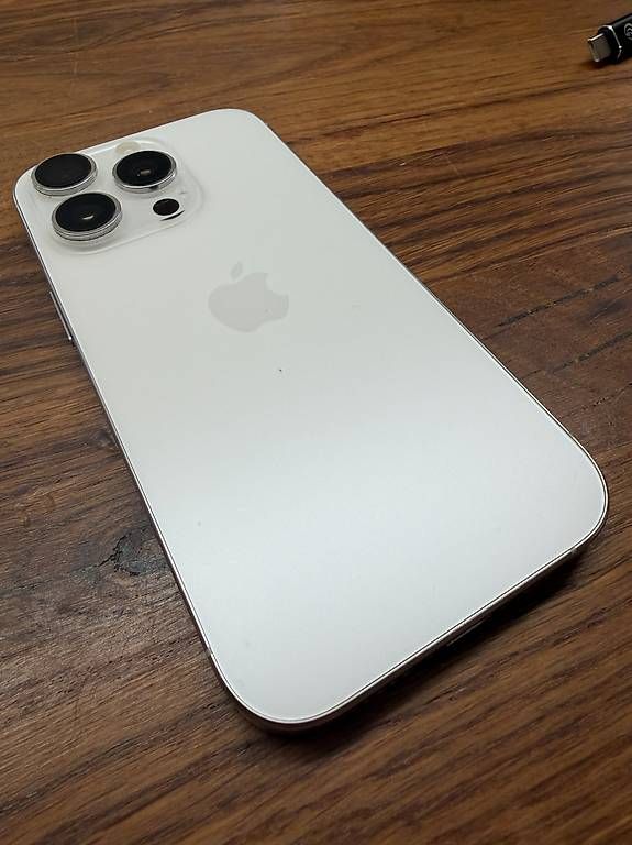 Telefoni cellulari / Smartphones: iPhone 16 Pro 256GB Weiss – Usato da Stein am Rhein venduto da Etzweiler 2