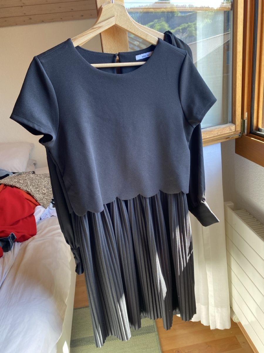 Lotti di vestiti: 3x schwarze Kleider Grösse S/M – Usato da Schachen LU venduto da ali_hz6l