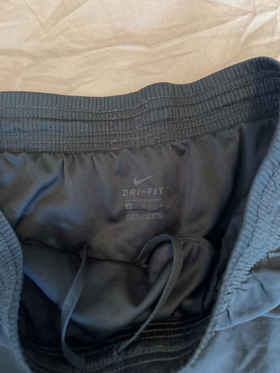 Nike Pantaloni: Runningshorts Nike – Usato da Zürich venduto da fla_2552 1