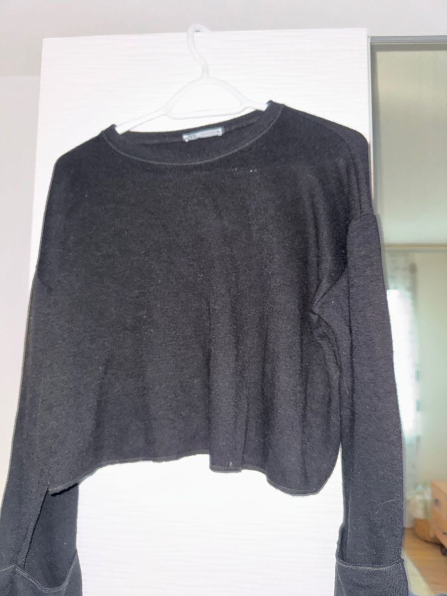 Zara Maglioni & Felpe: Schwarzer Zara Pullover mit Trompetenärmeln, Grösse M – Usato da Lachen SZ venduto da nathiisch 1