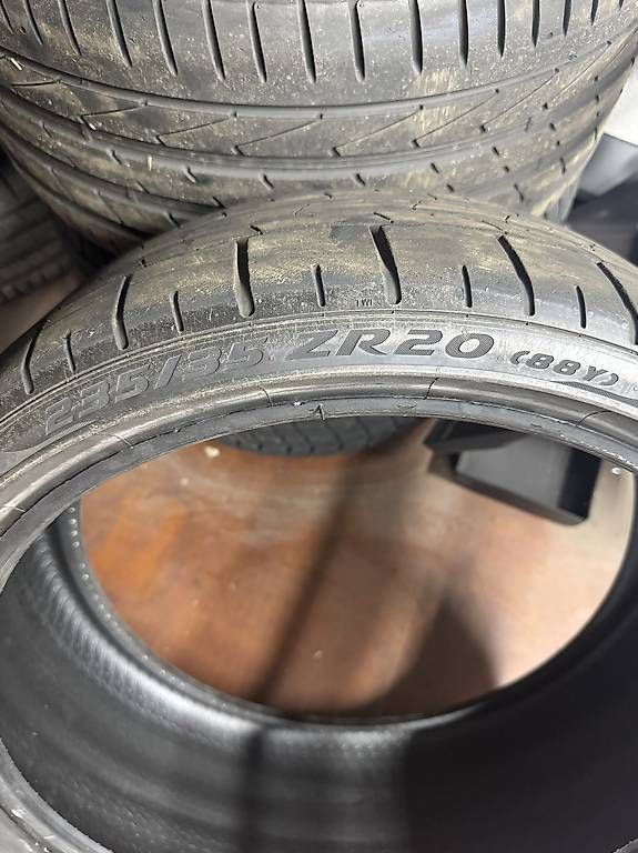 Pneumatici & Ruote complete: 2x 235/35R20 Pirelli P-Zero – Usato da Emmen venduto da MSport111