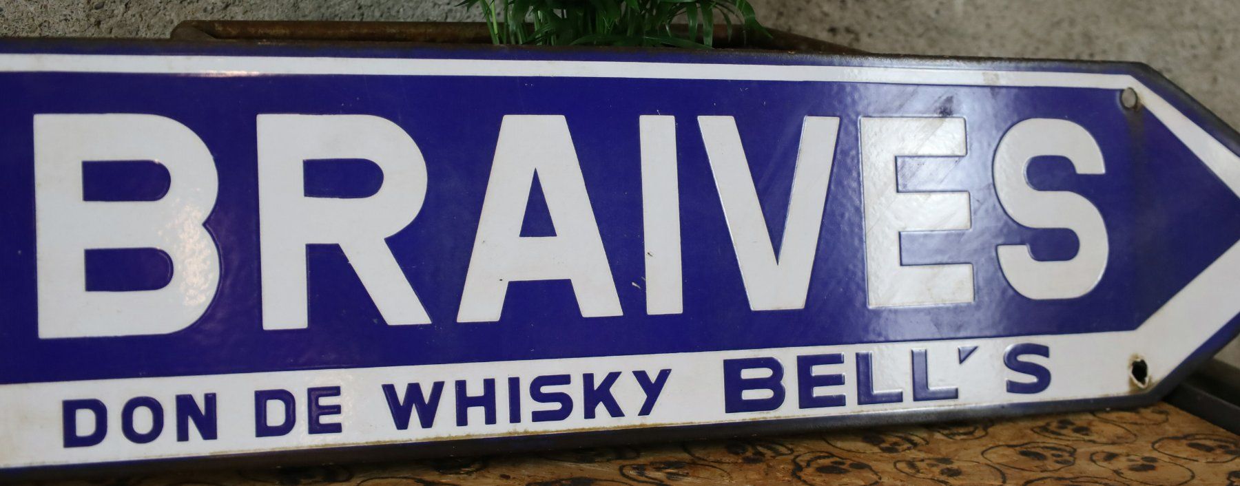 Insegne: Emailschild "Braives / Bell's Whisky" – Usato da Birrwil venduto da brandschatz_birrwil 1