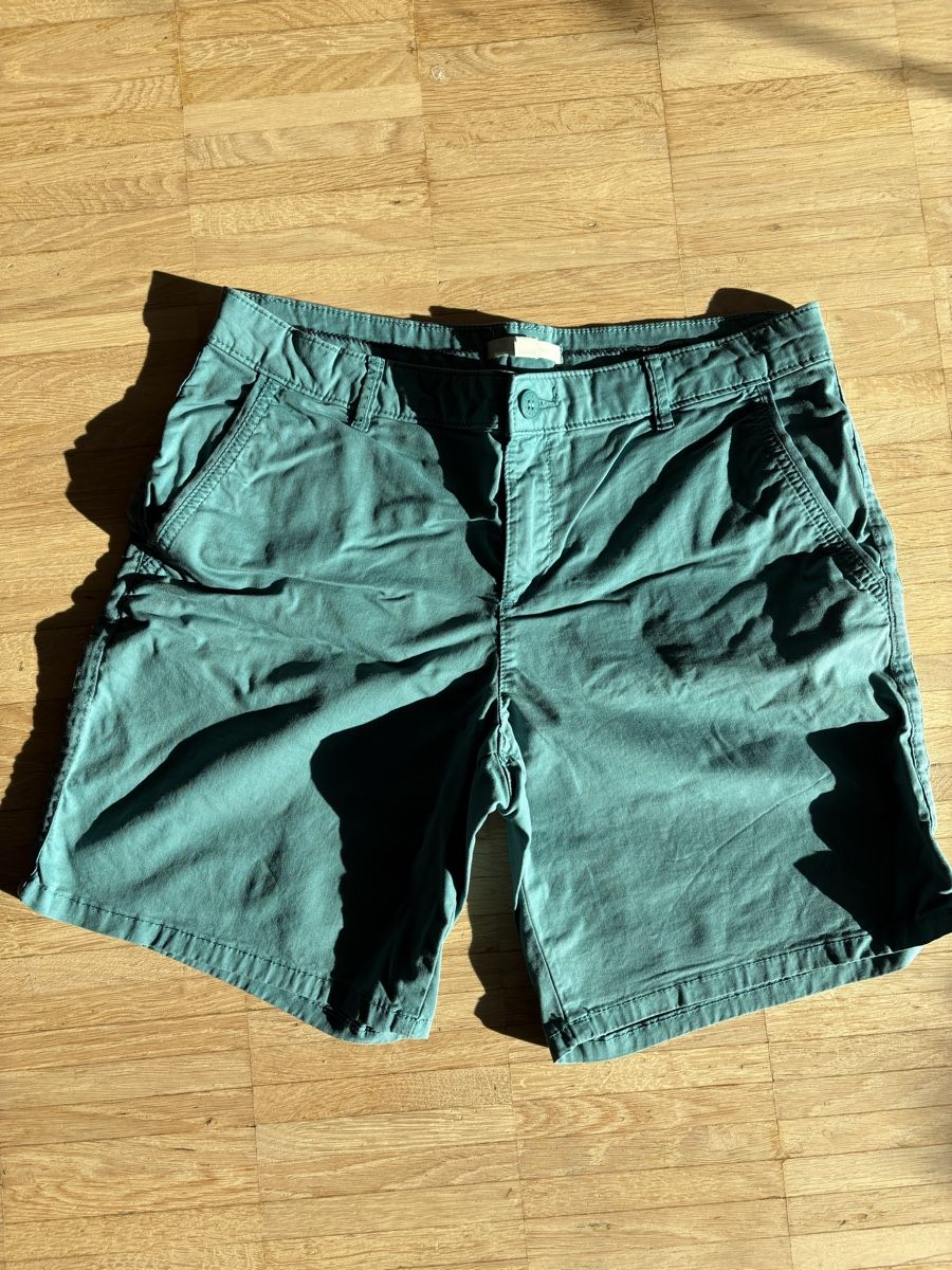 Esprit Pantaloni: Esprit Turquoise Shorts, Size 38 – Usato da Nyon venduto da Iamher