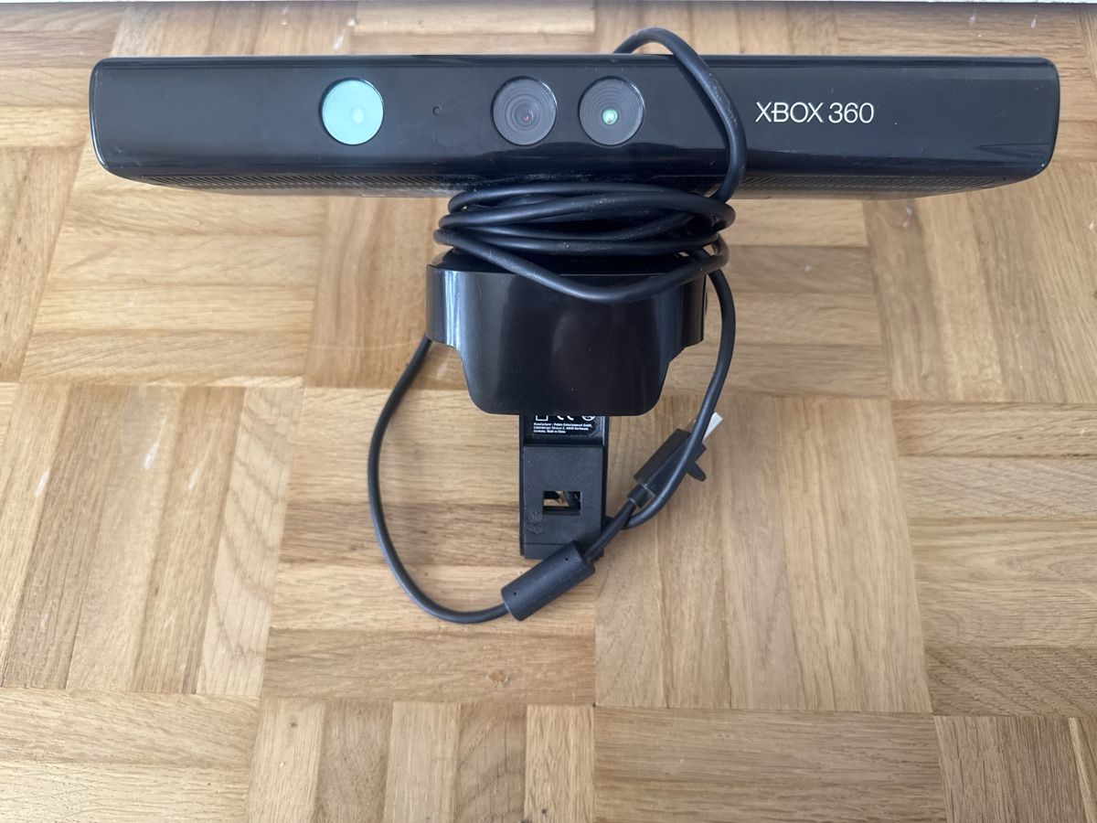 Microsoft Webcam: Microsoft Xbox 360 Kinect Sensor schwarz – Usato da Winterthur venduto da Mariom7