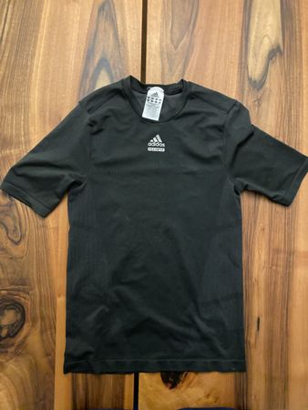 Adidas Techfit Shirt XL, Schwarz, Top Zustand für Sport!
