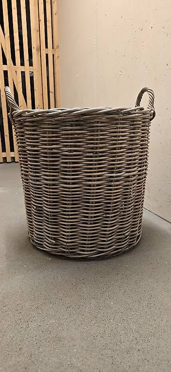 Autres articles pour la maison: Grosse Rattankorb – D'occasion à Weggis par bdrm48