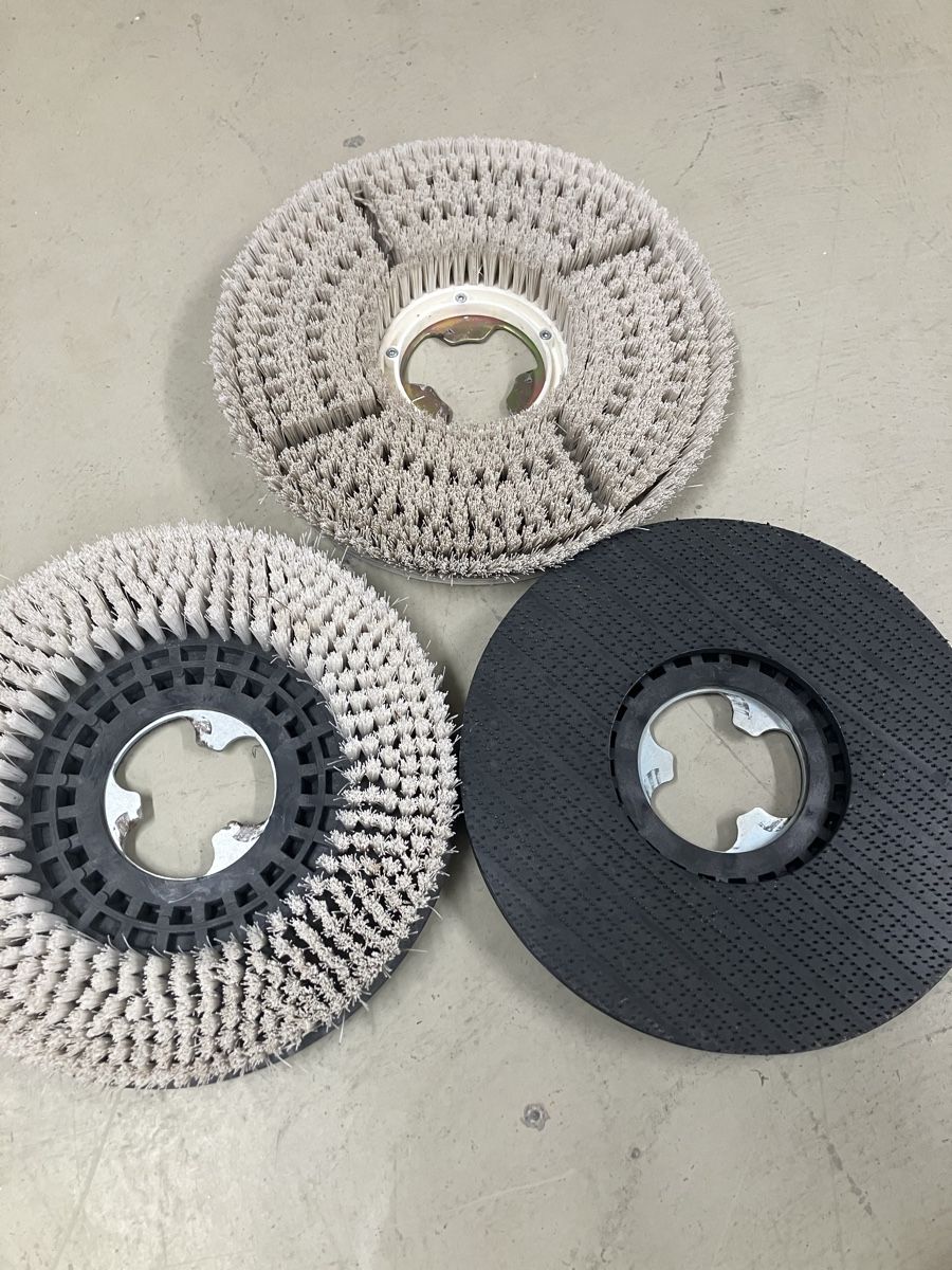 Tutte le macchine: Reinigungsmaterial – Usato da winterthur venduto da Simik2 3