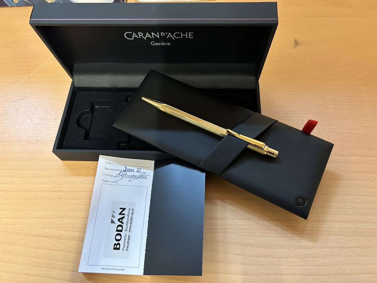 Caran D'Ache Penna & Evidenziatori: Caran d‘ache ECRIDOR CHEVRON vergoldet – Nuovo e nell'imballaggio originale da Oberentfelden venduto da Kammervogel 1