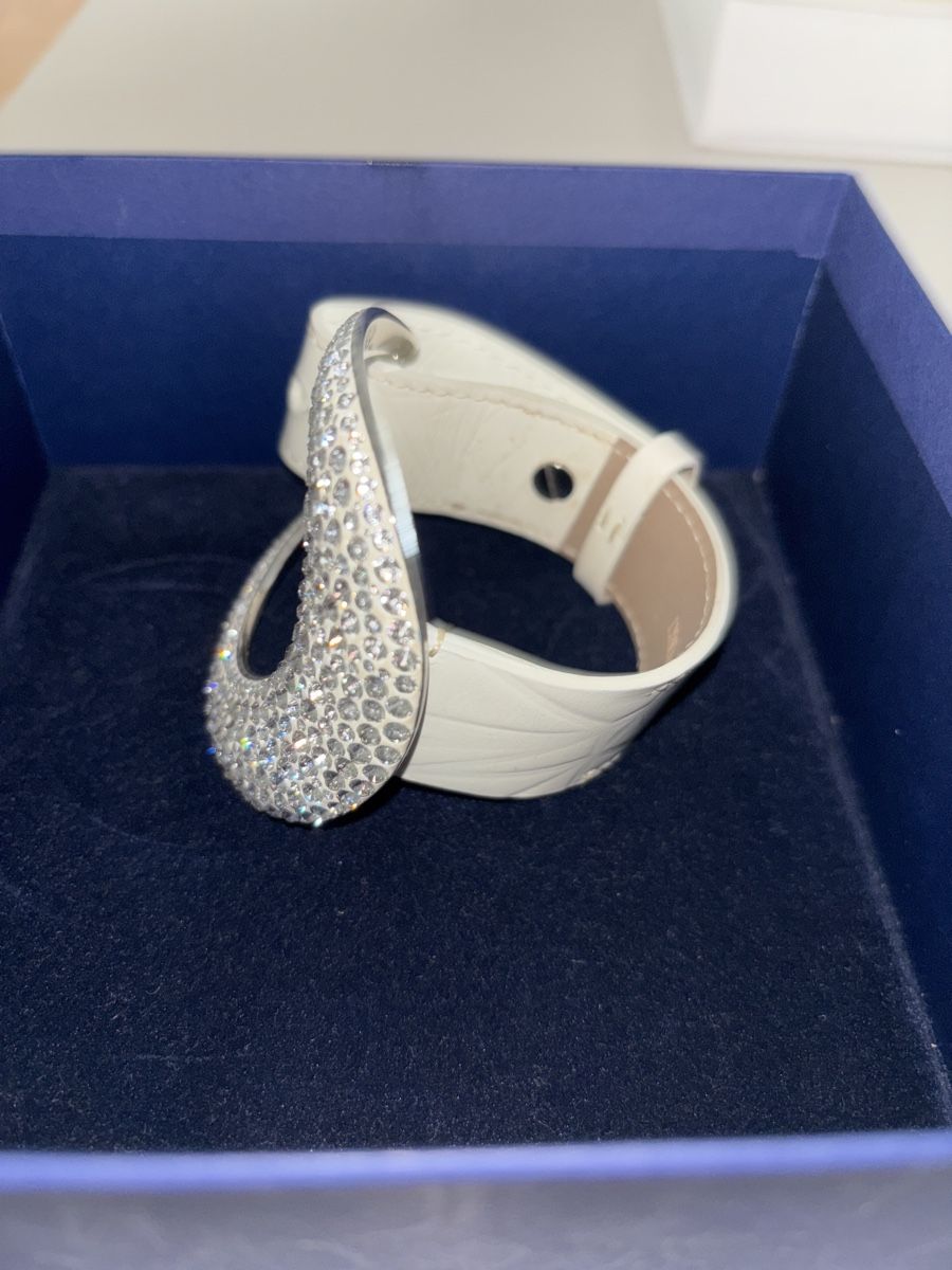 Swarovski Bracciali & Braccialetti: Swarovski Sparkling Crystal Cuff Bracelet – Nuovo (secondo la descrizione) da Wald ZH venduto da bea_lqb6 2