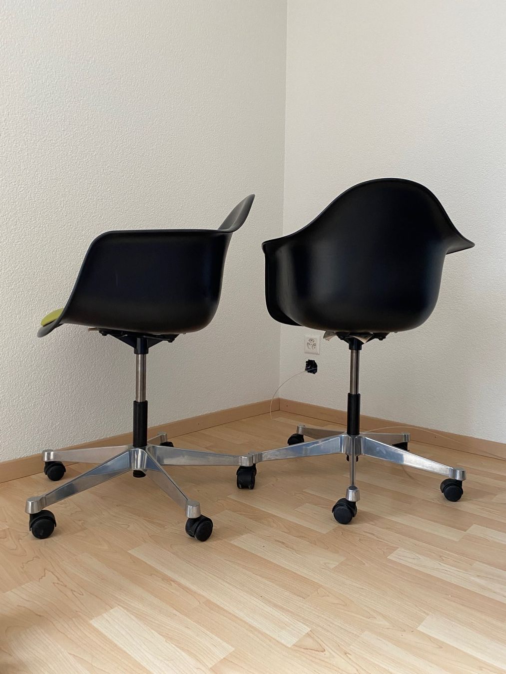 Vitra Sedie: Vitra Eames Plastic Armchair Drehstuhl 2 Stk. – Usato da Laupersdorf venduto da Borer_Liquidationen 4