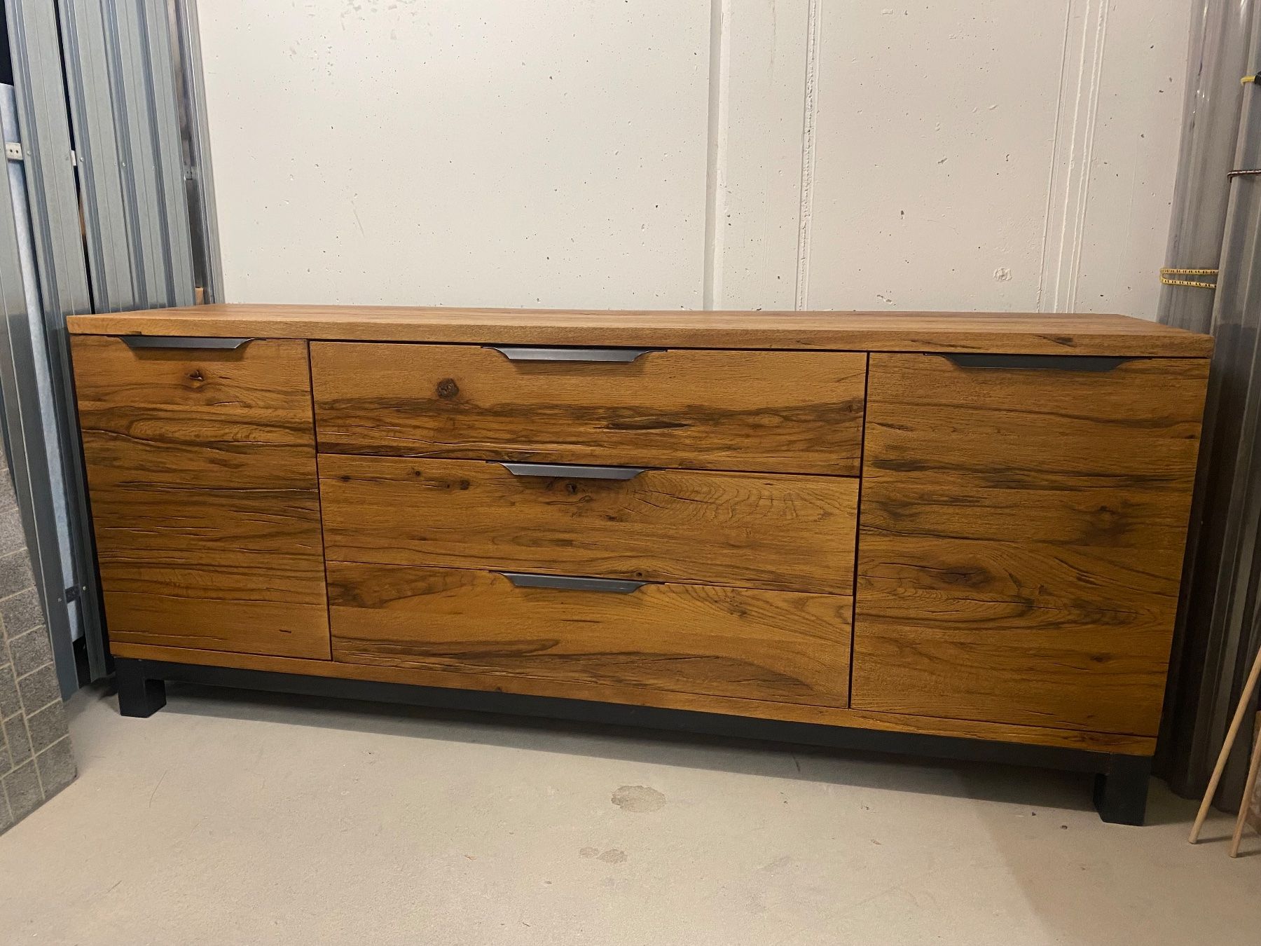 Pfister Kommoden: Sideboard Massivholz Wildeiche – Gebraucht aus Unterterzen von bac_287t