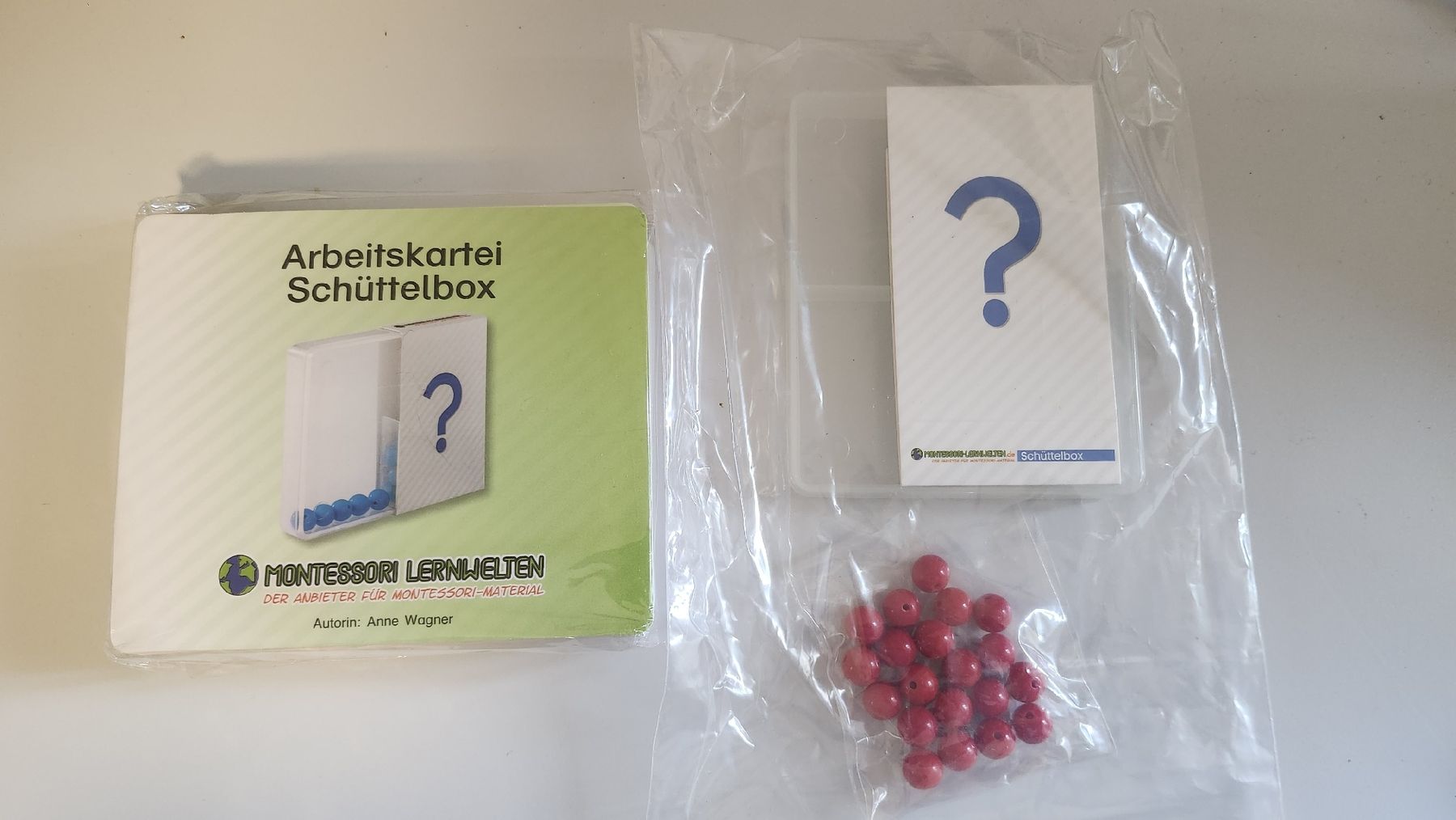 Giocattoli: Montessori Lernmaterial - Schüttelbox mit Arbeitskarten – Nuovo e nell'imballaggio originale da Sornetan venduto da kon_mmp2