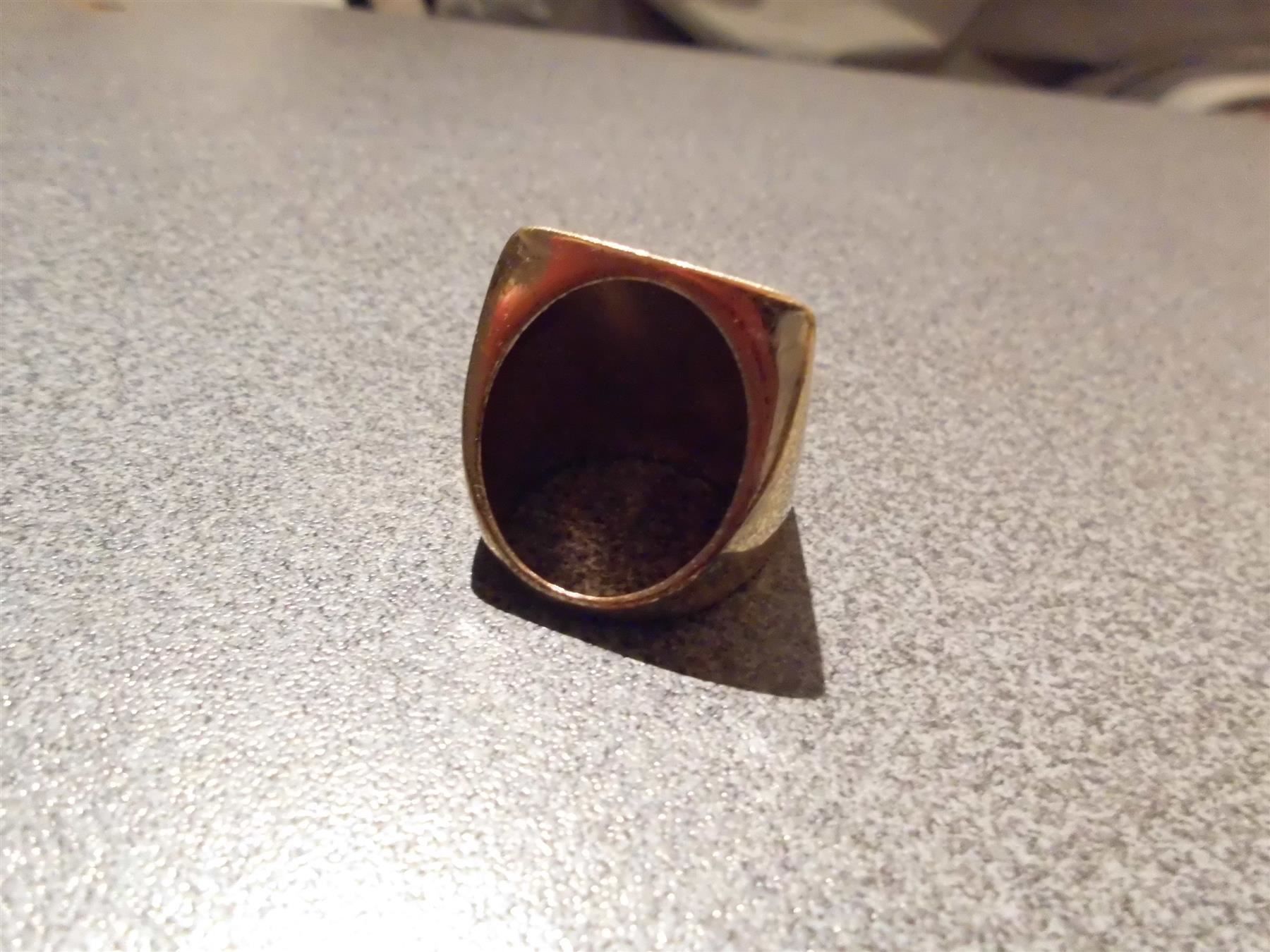Bagues: Ring goldfarbig, rechteckig – D'occasion à Zürich par abraxas1291 1