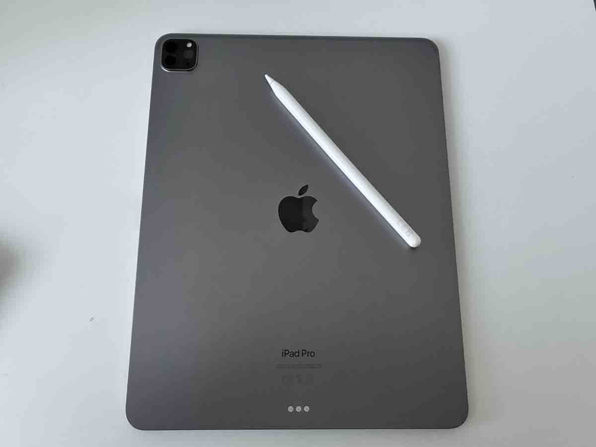Tablette Apple iPad Pro avec clavier Logitech et stylet (Neu (gemäss ...
