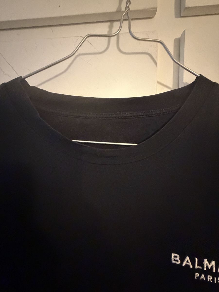 Balmain T-shirt: Balmain T shirt con piccolo buchino – Usato da Lugano venduto da can_xdd8 2