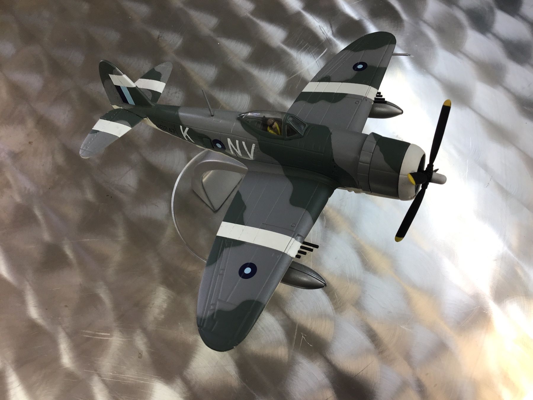 Corgi Toys Kit di modellismo & Modellini statici: Corgi AA33802 Republic P-47D Thunderbolt, 1:72, – Usato da Männedorf venduto da Modelle-aller-Art 1
