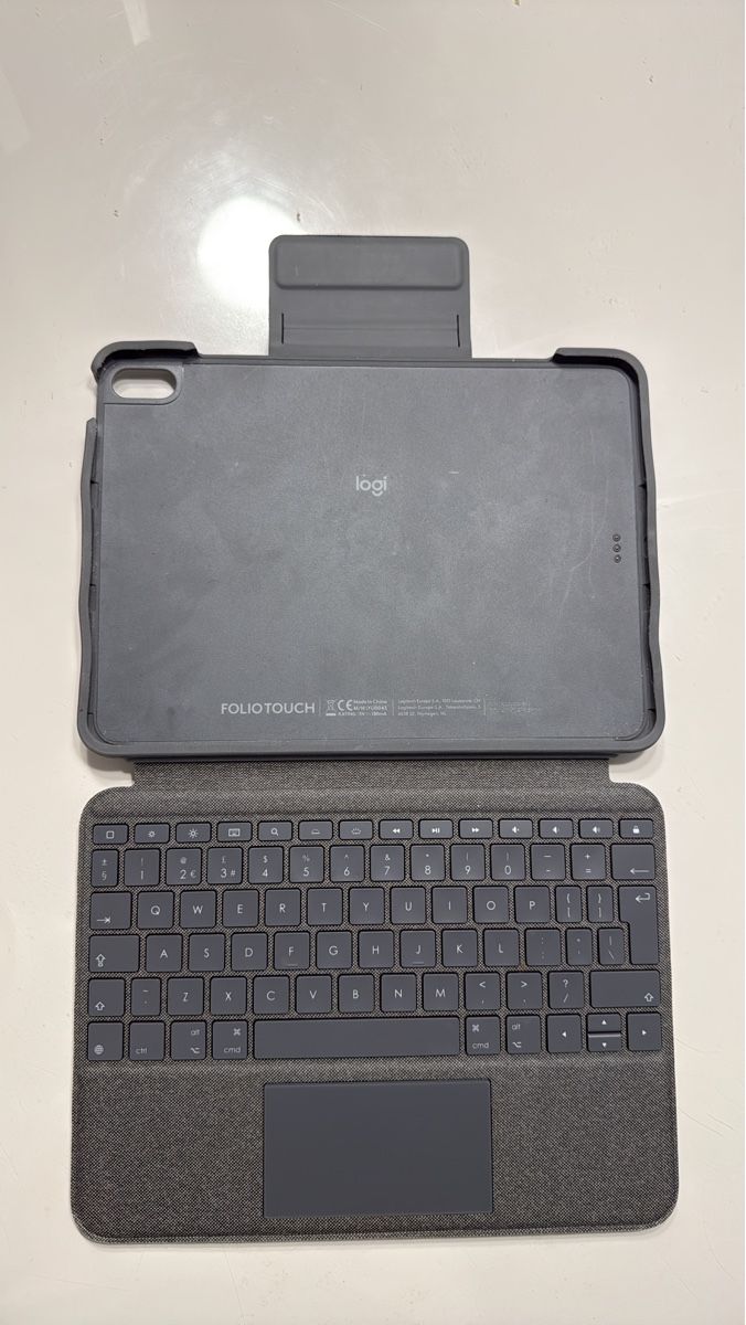 Logitech Tastaturen: Logitech Folio Touch Keyboard Case Used for Apple iPad Air – Gebraucht aus Glattbrugg von vis_rsz8