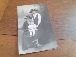 SCHWIIZER FRAUE DAZUMAL - 2 SCHWöSCHTERE mit CHIND