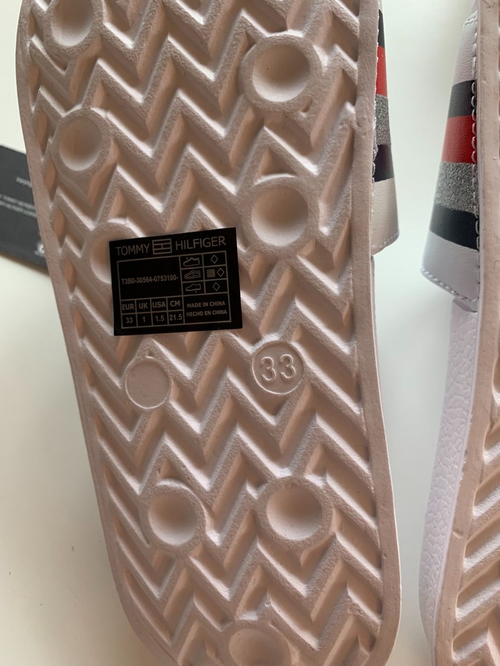 Tommy Hilfiger Scarpe da uomo: TOMMY HILFIGER Pantoletten, Gr. 33, NEU – Nuovo e nell'imballaggio originale da Worb venduto da farben20zauber 1