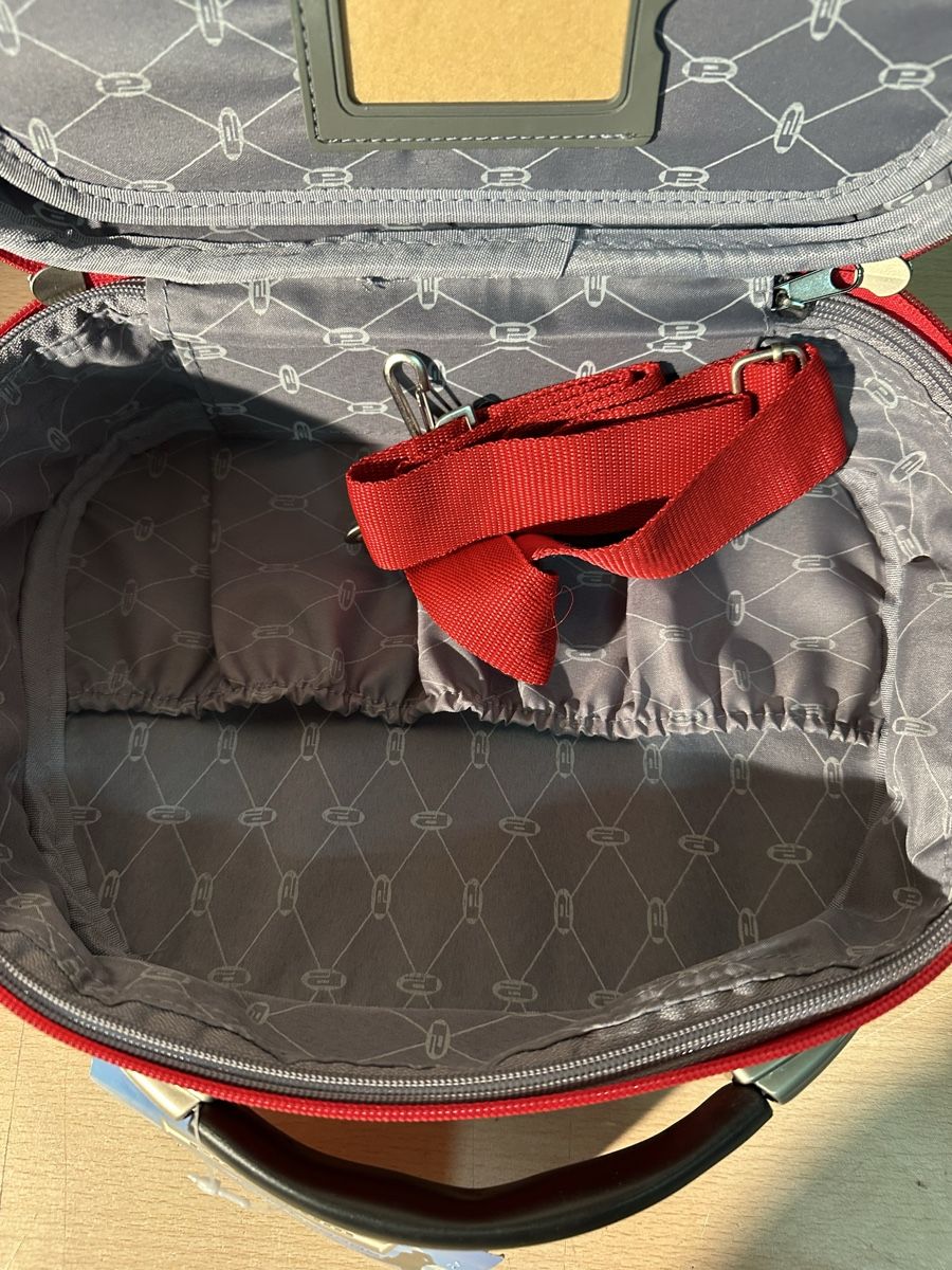 Sacs femmes: Vanity rouge de voyage Platinum, neuf – D'occasion à Lausanne par artnouveau04 4
