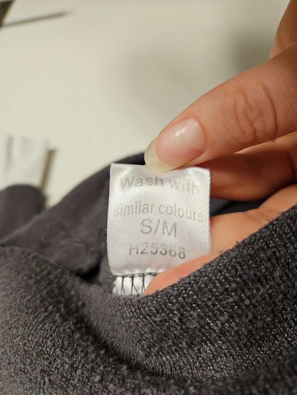 Tops: Langarm-Oberteil grau mit Fake-weisser Bluse Gr.S/M – Gebraucht aus Schaffhausen von sabrina915 4