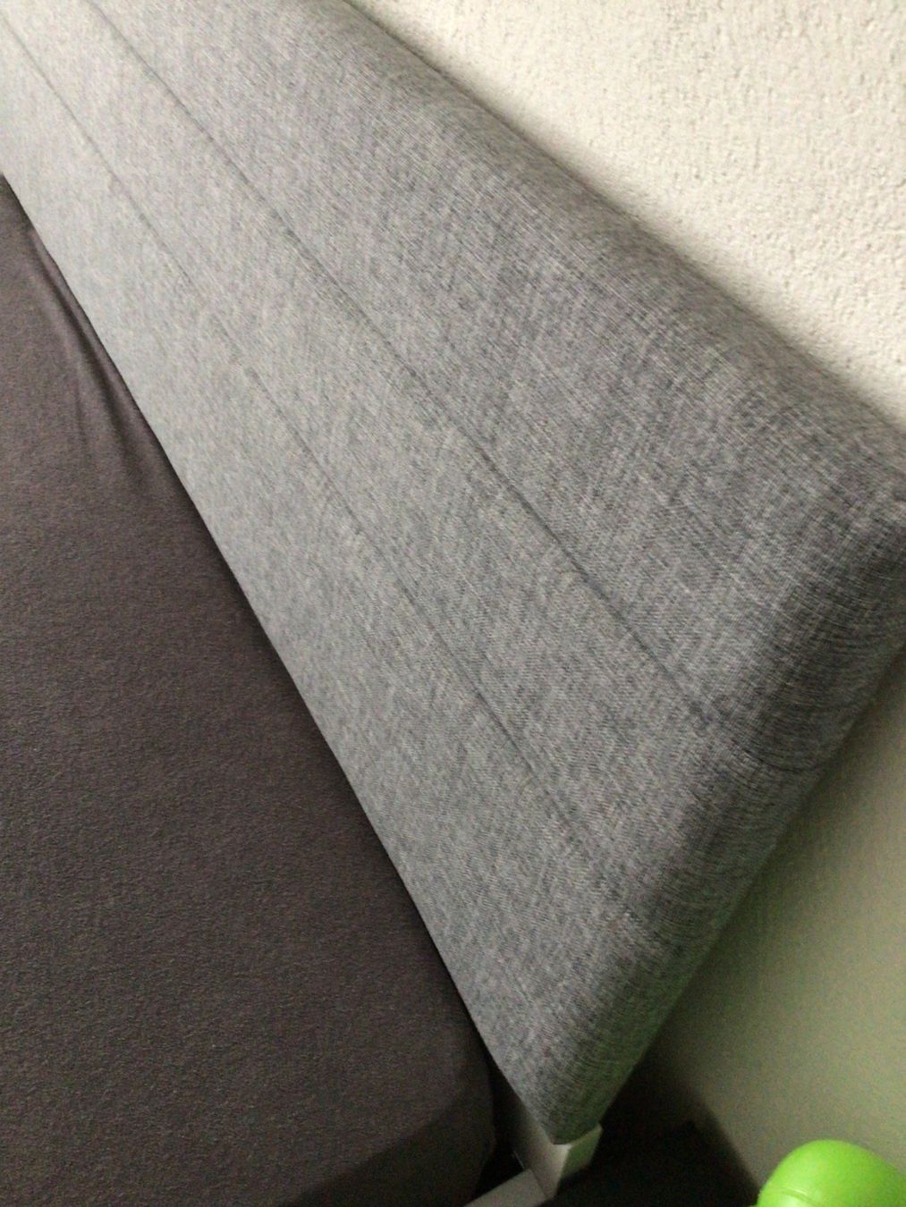 Ikea Letti: Bett mit Schubladen und Kopfteil grau 140x200cm – Usato da Einsiedeln venduto da Tru7 1