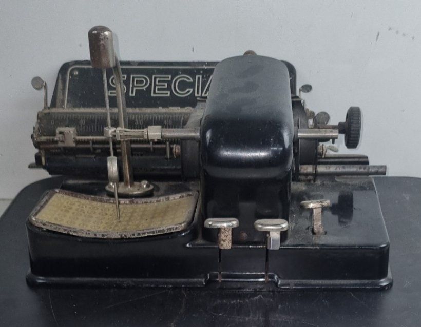Macchine da scrivere: Schreibmaschine Special AEG – Usato da Flums venduto da Flumsantik