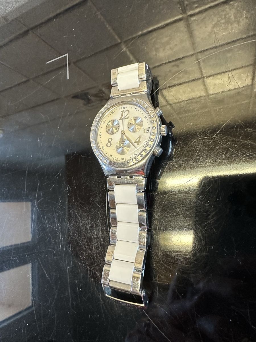 Swatch Uhren: Swatch chrono blanche – Gebraucht aus Servion von josephine22 2