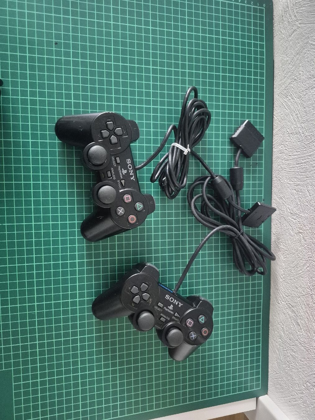 Sony Controller: Sony Playstation 2 Controllers Set black used – Usato da Meyrin venduto da Retro-GZ