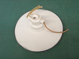 Lampenschirm mit Porzellanzubehör