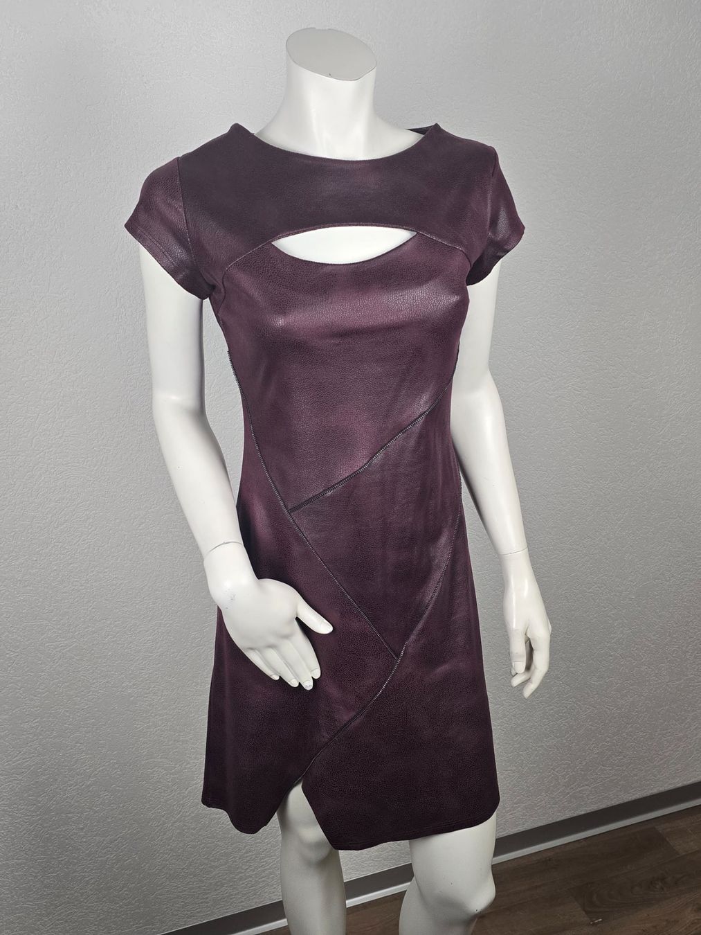 Vestiti: Robe bordeaux T-36 – Usato da Les Verrières venduto da kitel79 1