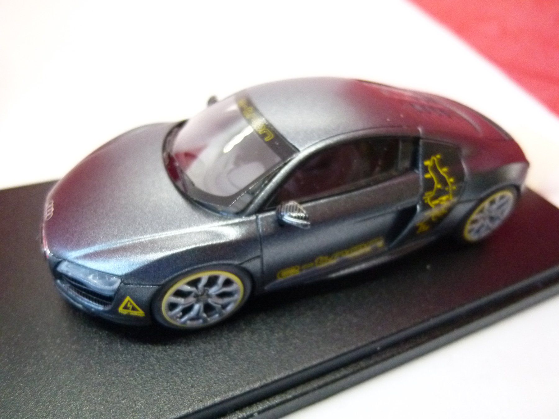 LookSmart Modellini d'auto: AUDI R8 - e-performance concept - sehr speziell - LOOKSMART – Usato da Reiden venduto da mondial2 3