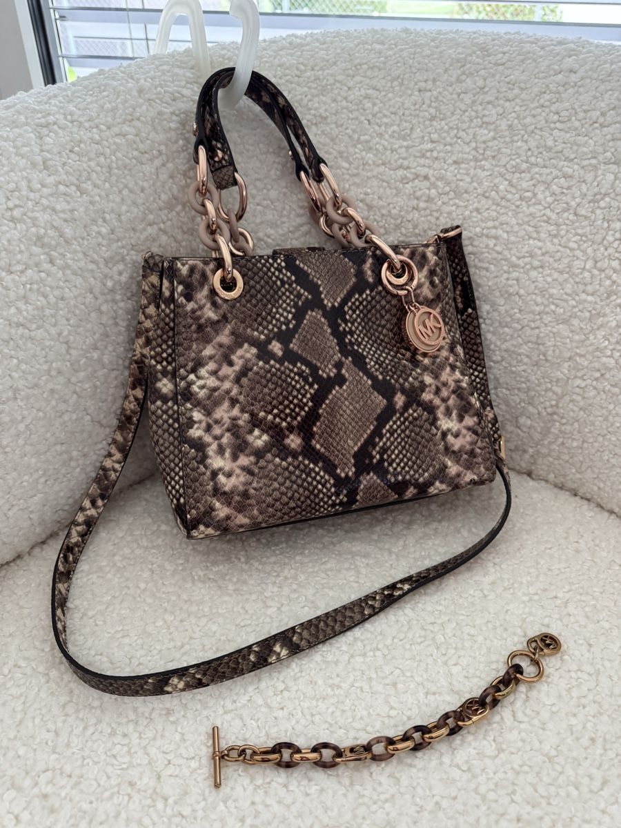 Michael Kors Borse da donna: Michael Kors Tasche mit Armband – Nuovo (secondo la descrizione) da Büttikon AG venduto da Pastis44