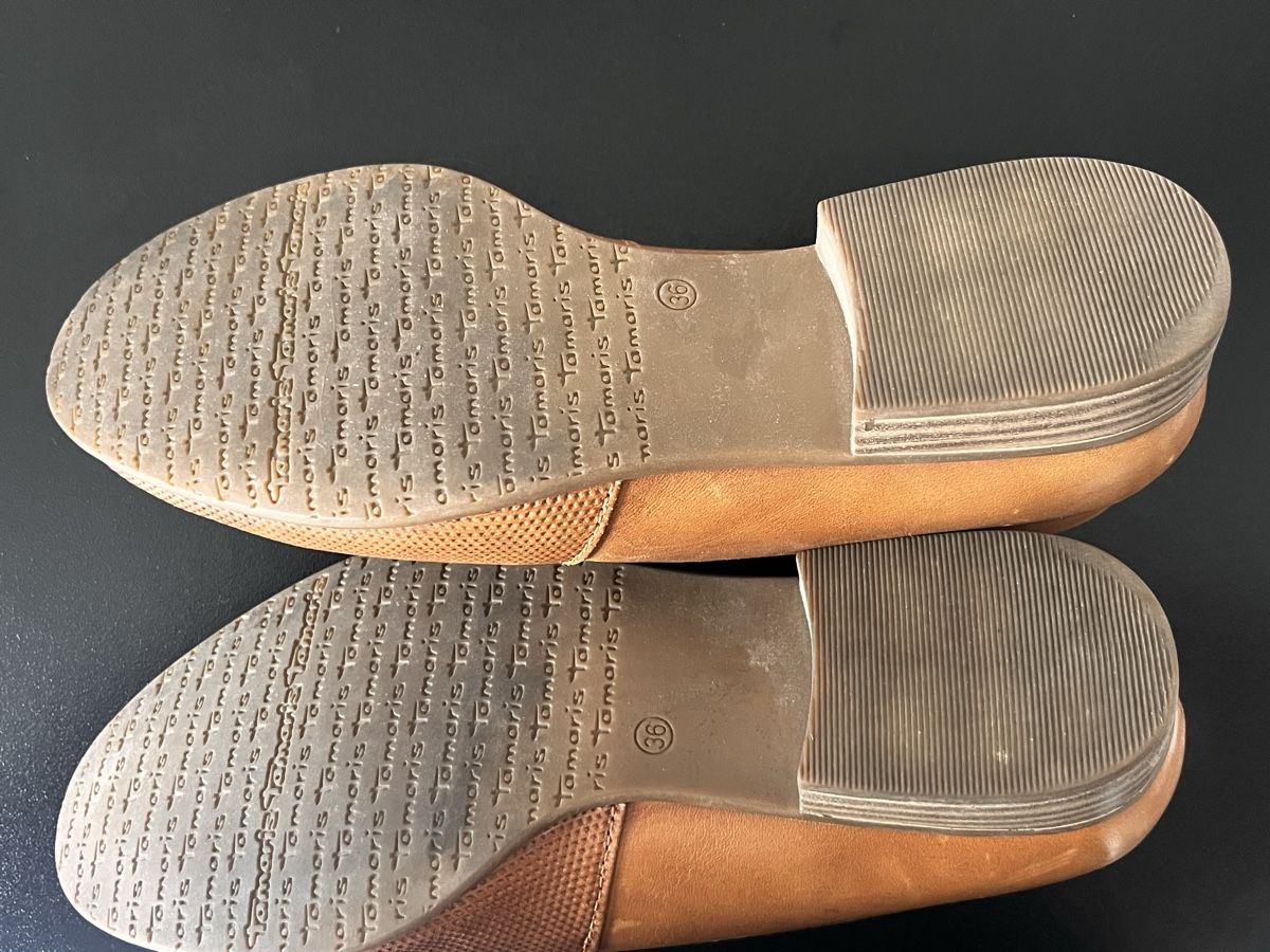 Tamaris Scarpe da donna: wunderschöne Slipper / Loafer Leder von Tamaris, 36 – Usato da Bern venduto da savage03 7