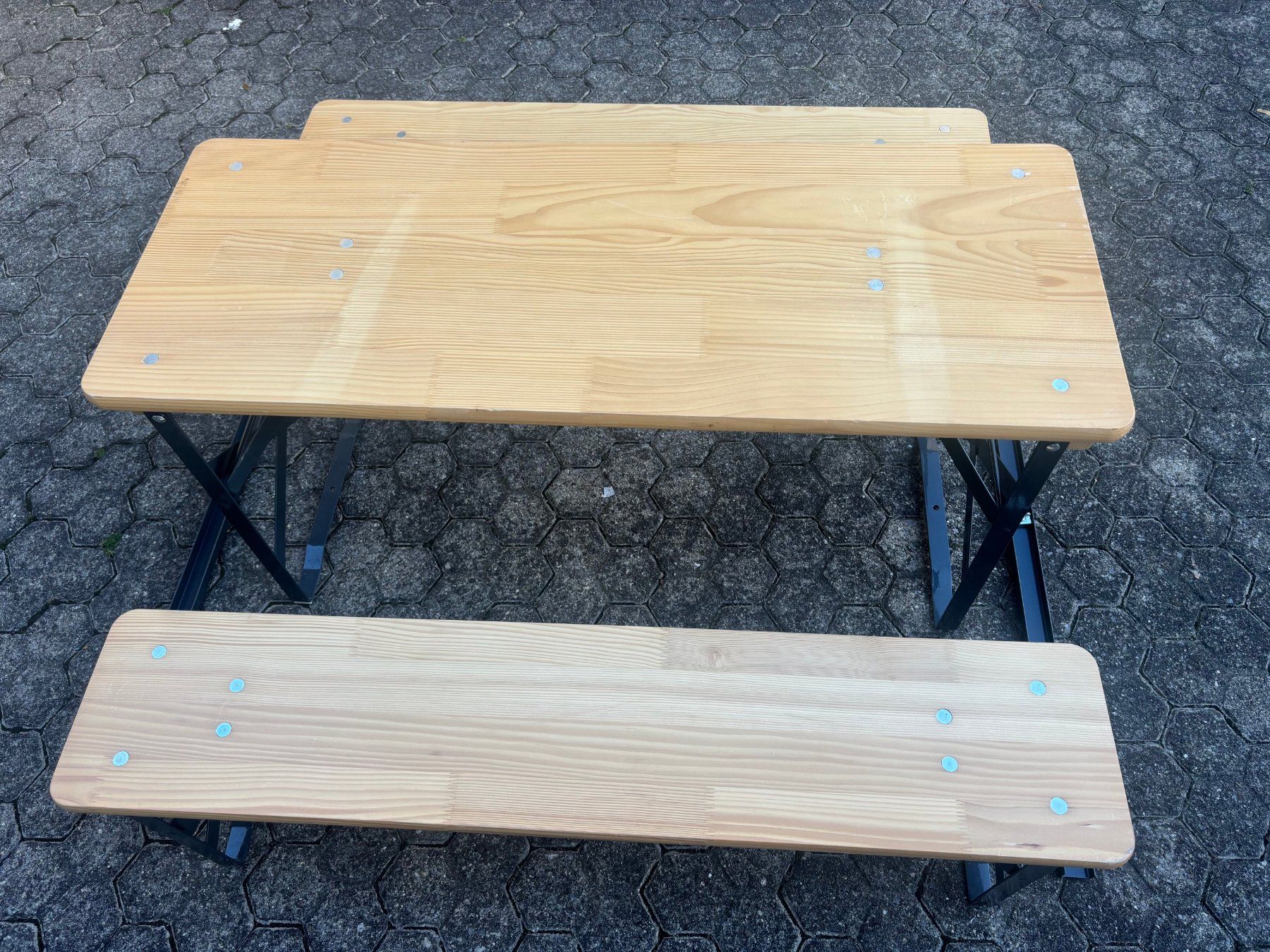 Set di tavolo e panche: Kinder-Bankgarnitur – Usato da Boniswil venduto da Zephyr750 1