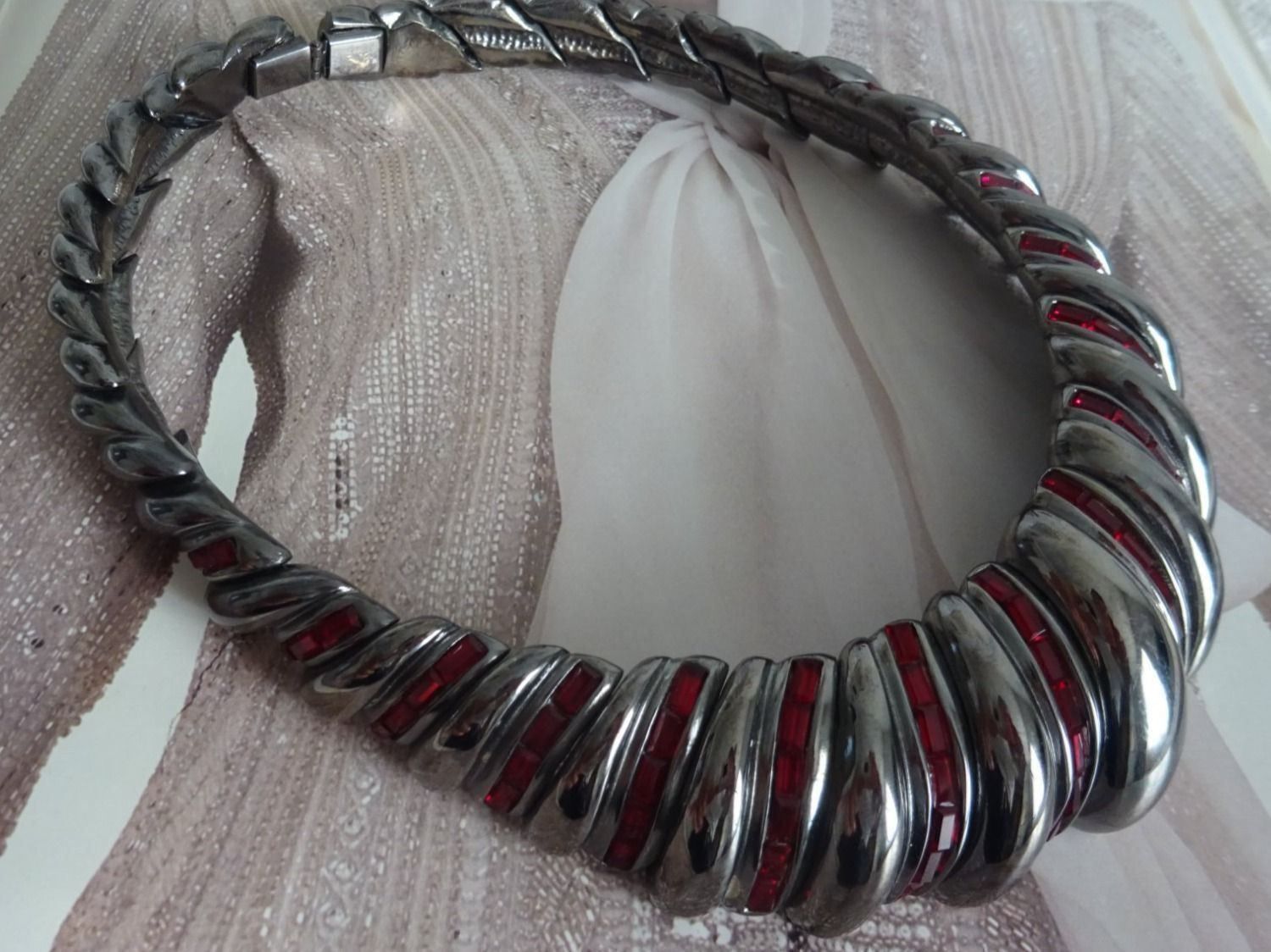 Saint Laurent Ketten: Vintage Yves Saint Laurent YSL Collier – Gebraucht aus Esslingen von FetteSchnecke 4